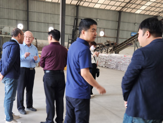 2024年4月13日新乡市农业农村局党组成员、二级调研员 张克永（正处长级）新乡市农业农村局土肥站站长 武志斌 莅临 新乡免深耕生态工程有限公司